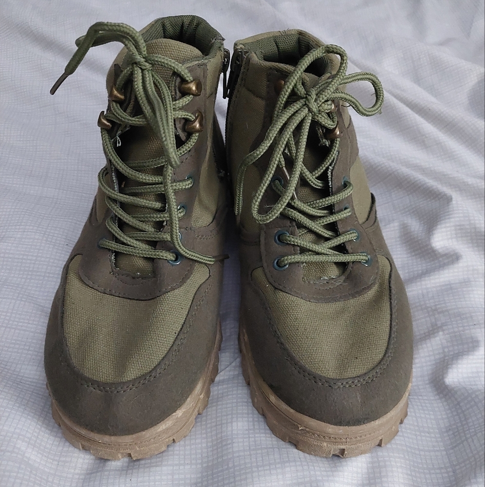 NEW Size 3 Boots